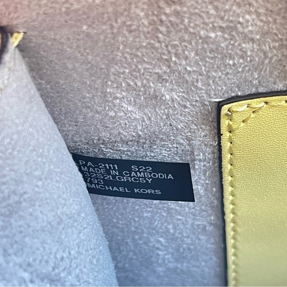 Michael Kors Greenwich Buttercup Convertible Crossbody Bag Gold Studded Chain - Picture 12 of 12